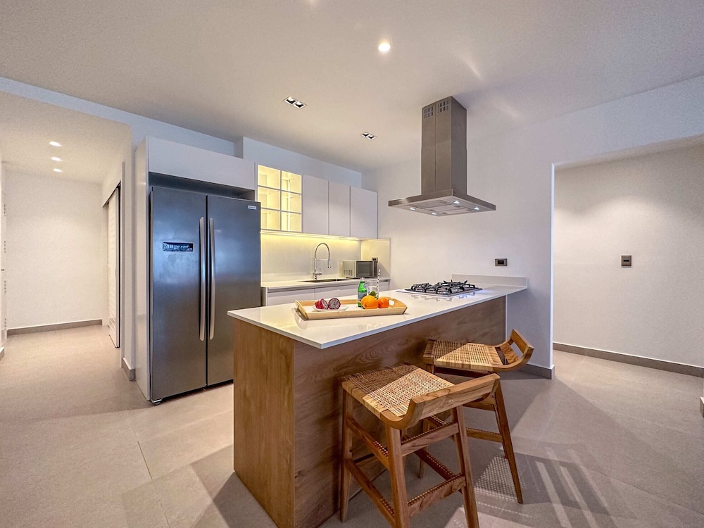 Luxury 3 Bedroom Apartment at the Beach