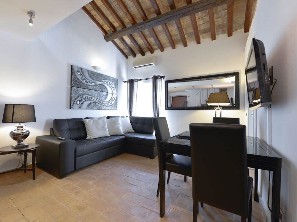 Ibernesi 1 Apartment