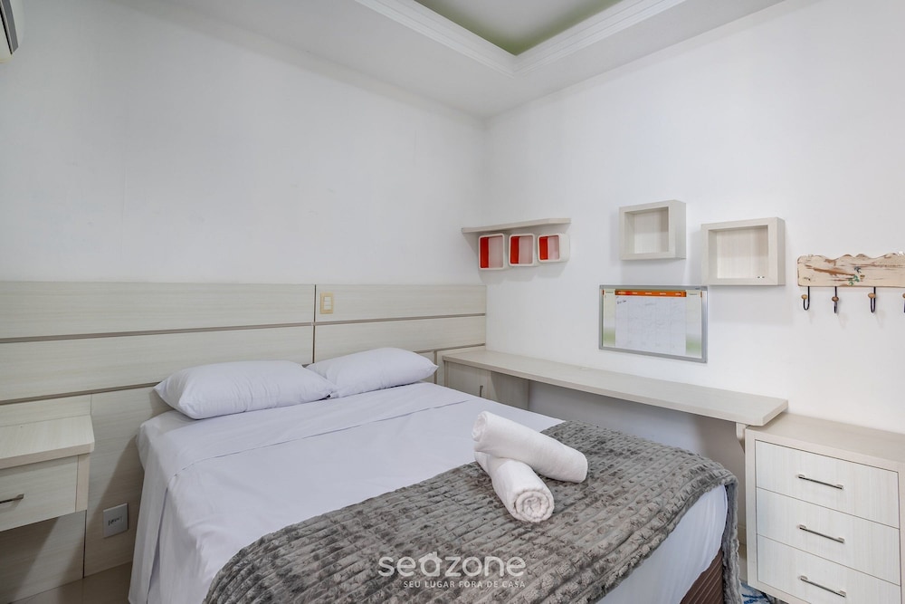 Stay Steps From the sea in Meia Praia - VIM