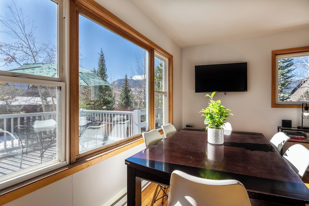 345 Rainbow Court
