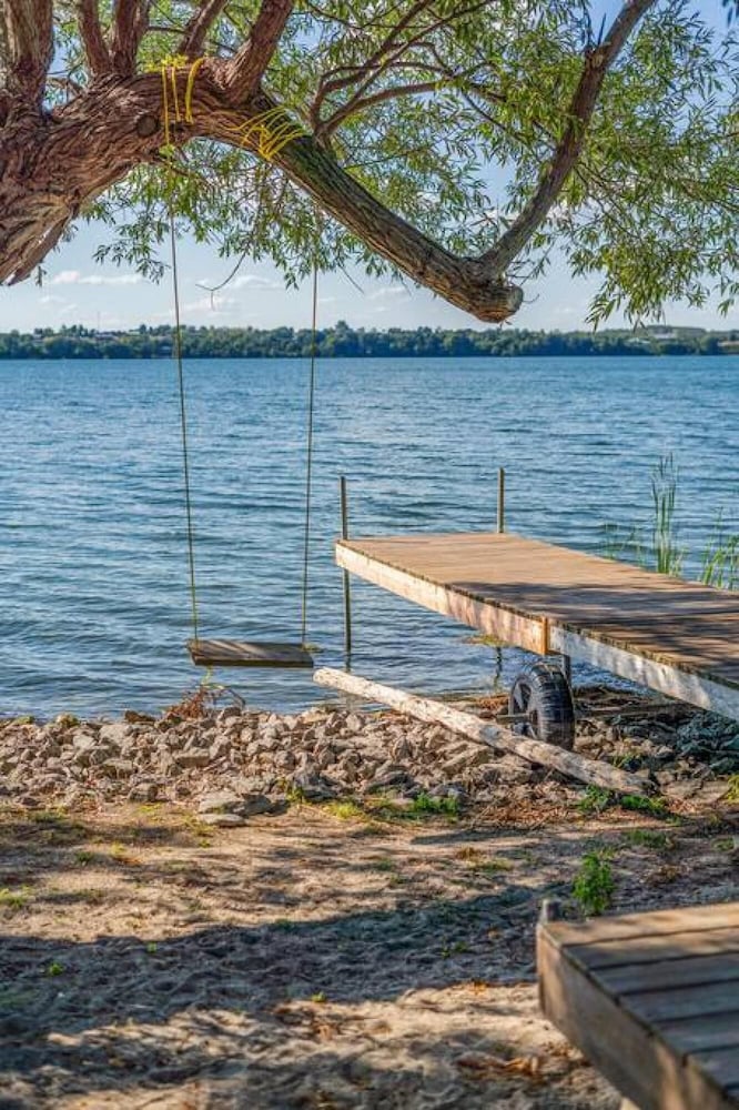 County Lakehouse - The Perfect Spot in PEC