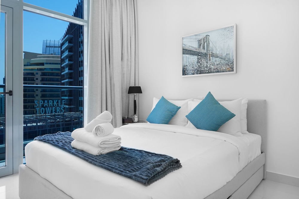 Maison Privee - Beautiful Chic Apt w/Full Marina View Nxt 2 Beach