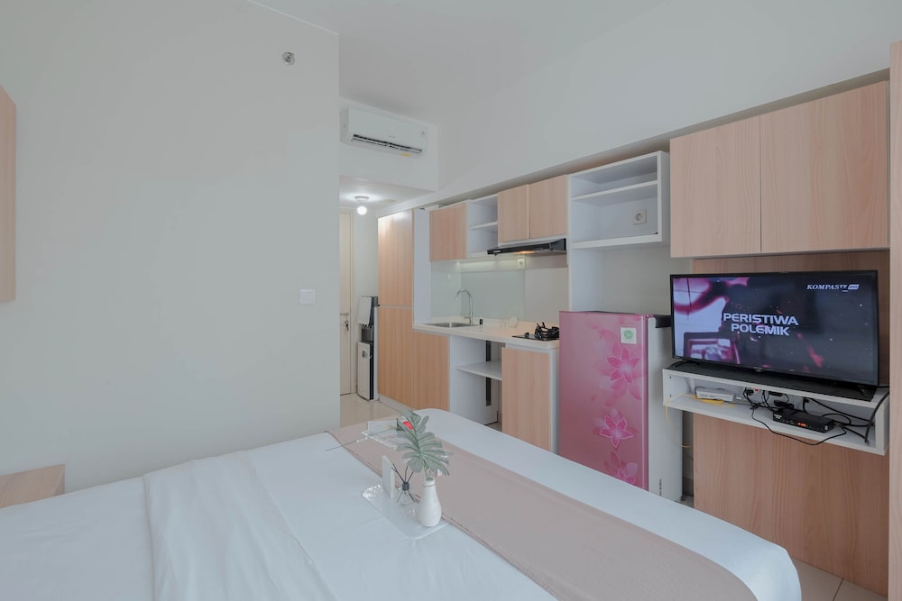 Comfy and Restful Studio at Springlake Summarecon Bekasi Apartment