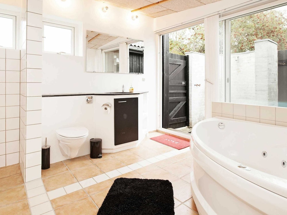 6 Person Holiday Home in Dronningmolle-by Traum view 4