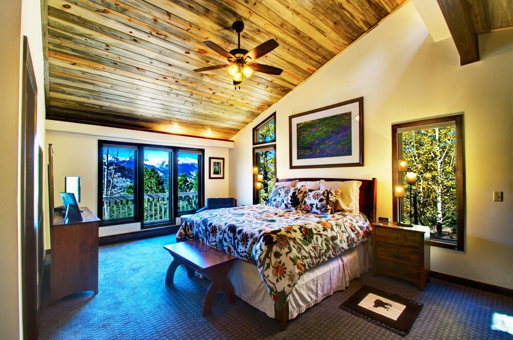 Frost Luxury Vacation At Windcliff 3 Bedroom Home by RedAwning view 5