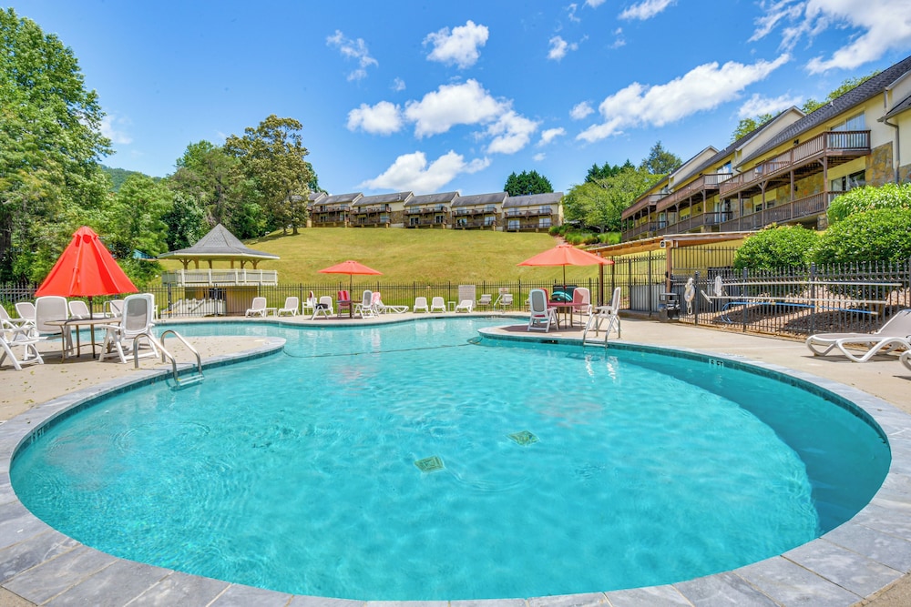 Golf Access & Furnished Deck: Cabin in Clayton