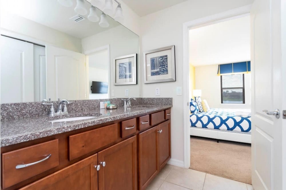 Amazing 5BR Private Pool Lakeview Near Disney