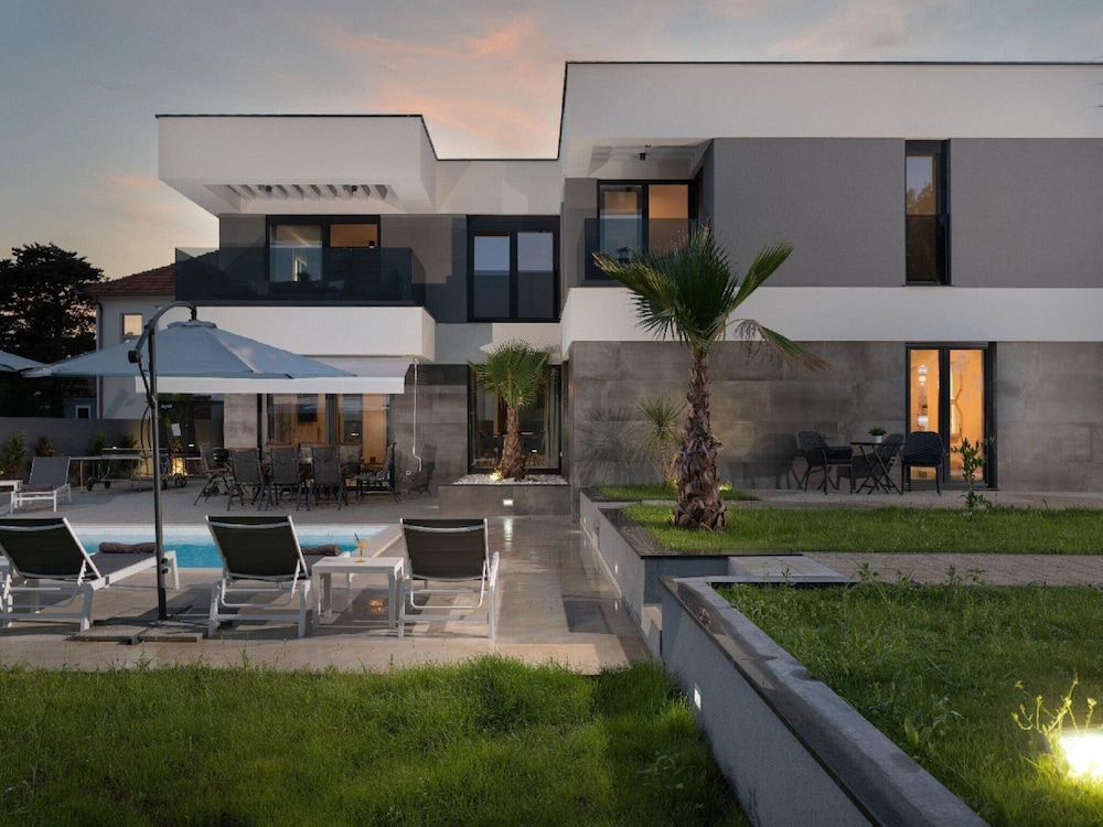 Villa Nina in Croatia Near the Adriatic Coast