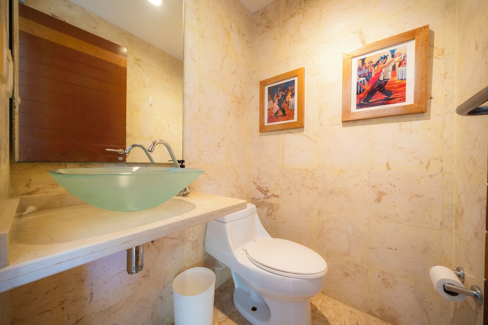 2 Br Condo Near to the Beach - CDM 113