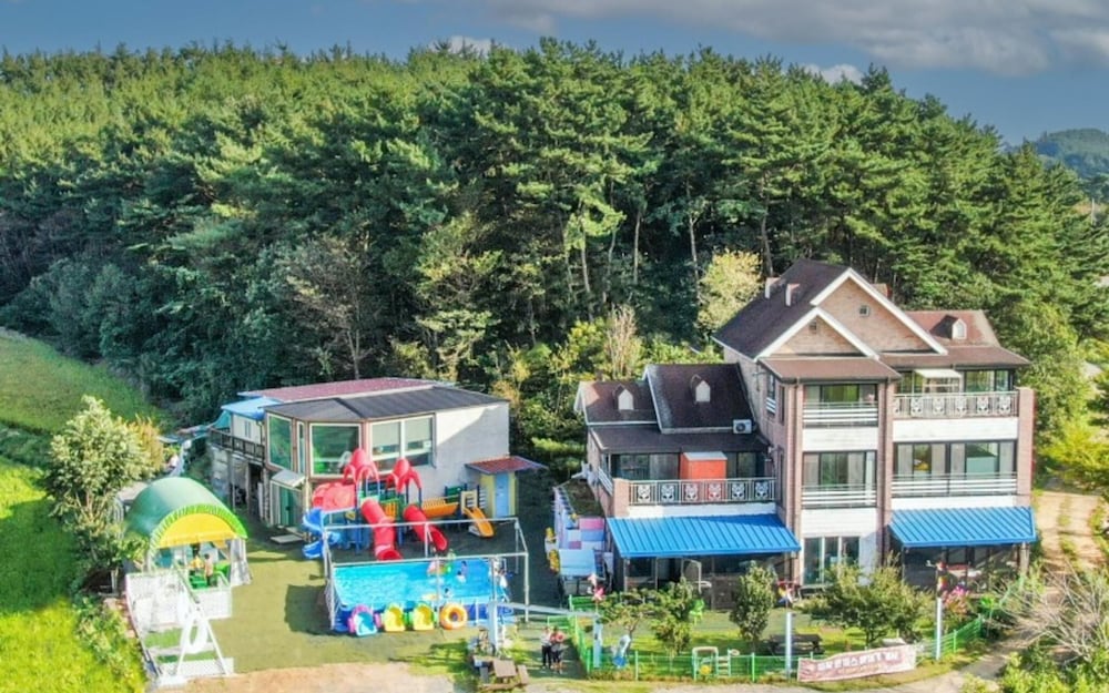 Taean La Luna Pool Villa view 3