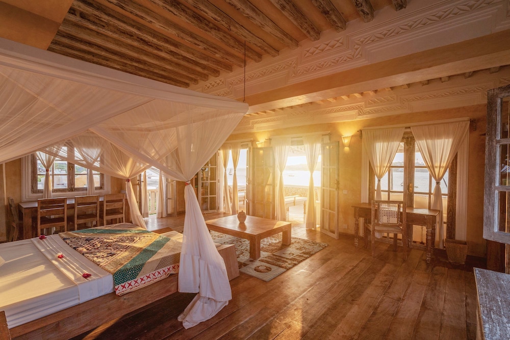 Amani House 5 Bedrooms Sleeps 10