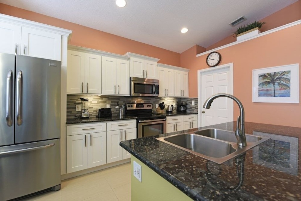 Spacious 4br Villa W/ Pool & Games Room, 3 Miles From Disney 4 Bedroom Villa