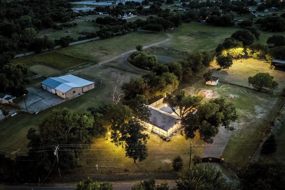Peace, Space & Starry Nights: Ranch Home in Azle