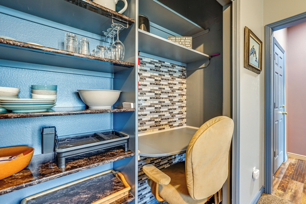1 Mi to Old Town: Central Meridian Home