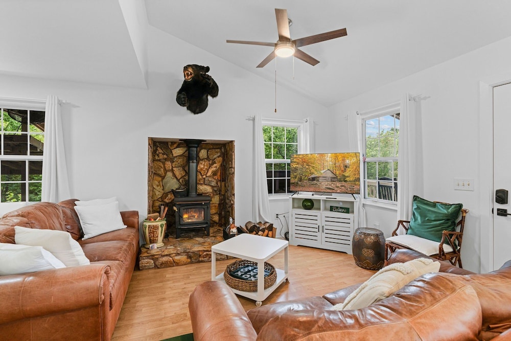 John Wayne View 3 Bedroom Cabin