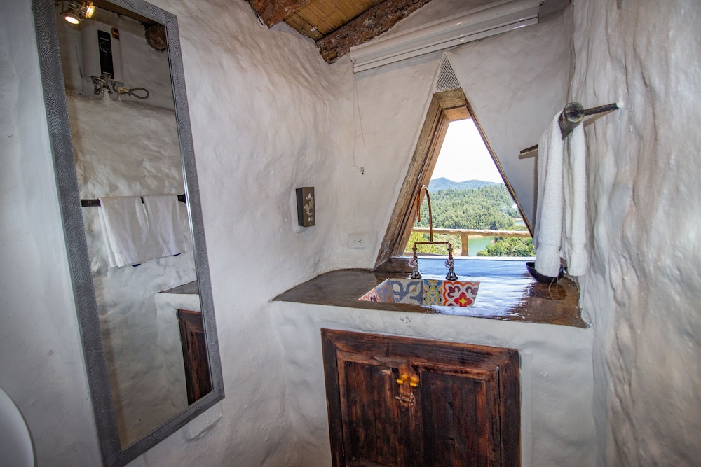 HOBBIT HOTEL