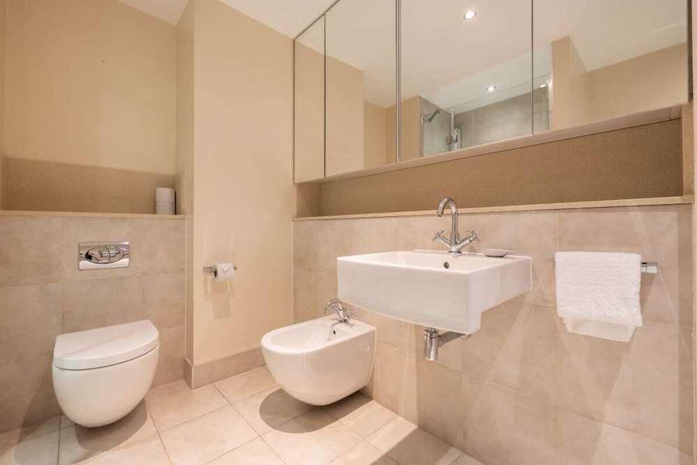 The Riverside Residence - 3bdr Flat With Balcony