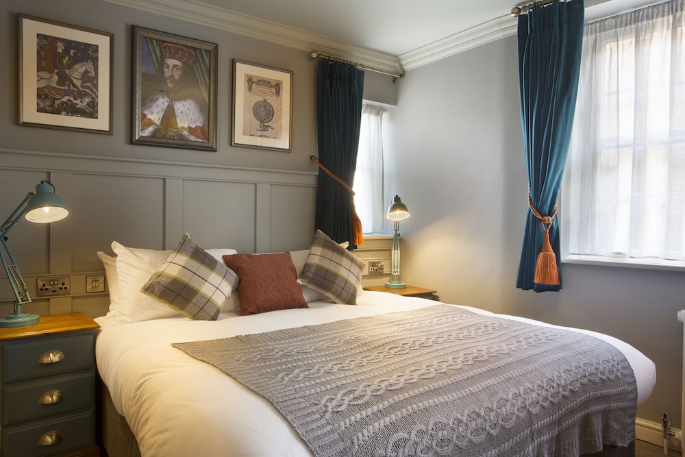 The Ostrich Inn