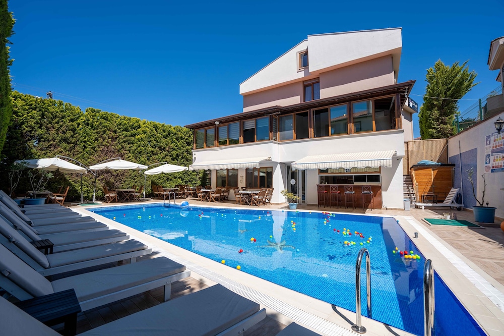 Cunda Giritlioğlu Otel Yetişkinlere Özel +12 - Image 53