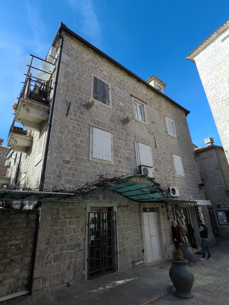 Lux Squere Apartments view 2