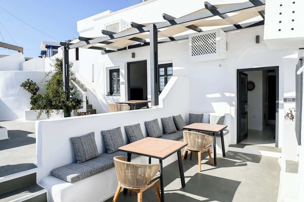Amphora Helios Gem - Private Jacuzzi and Views
