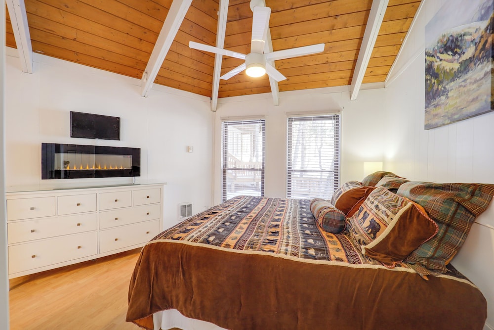 < 1 Mi to Beech Mountain Resort: Comfy Condo