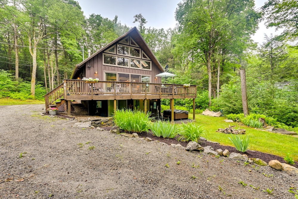 Tolland Cabin w/ Private Hot Tub & Grill!