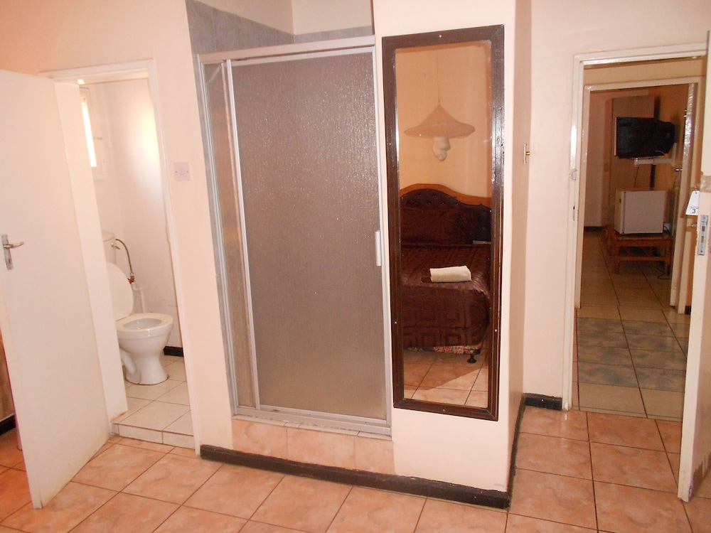 Wane Guest Lodge