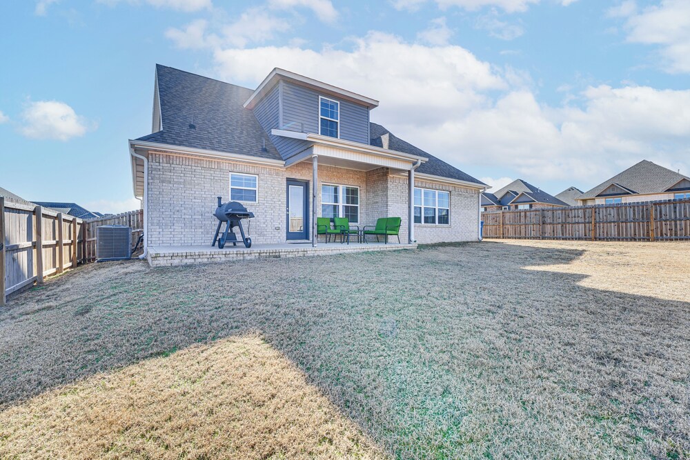 'home on the Hill' 8 Mi to Bentonville City Square