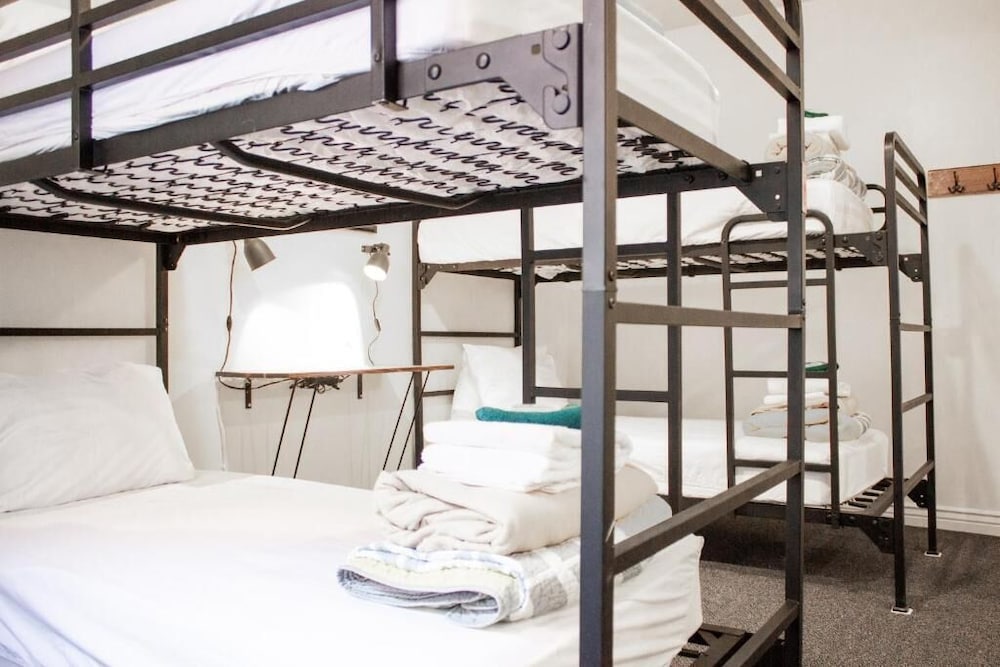 11th Avenue Hostel