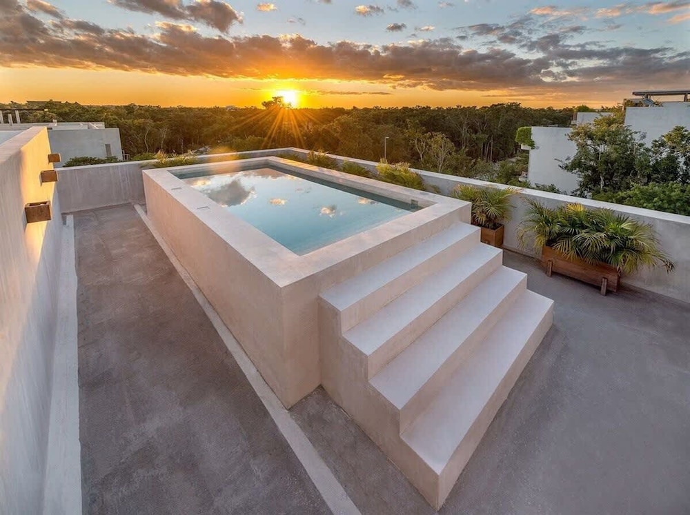 2 BR Great Located Natural Lightning