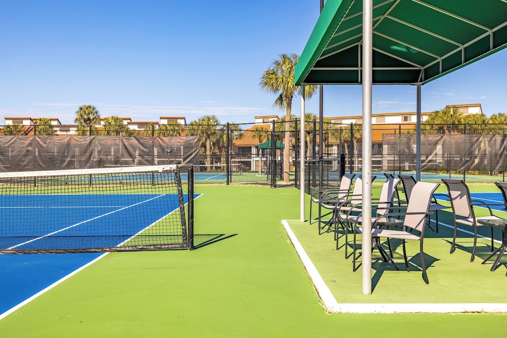 2BR Condo in Edgewater Resort With Golf, Tennis, Pools & Free Tram Service!