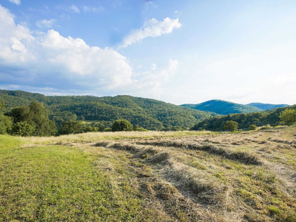 Farmhouse in Tuscany Near Anghiari view 5