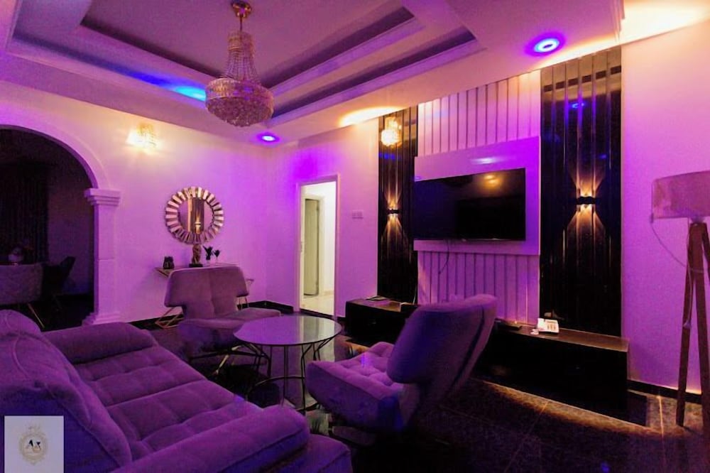 AZ KINGS HOTEL AND APARTMENT