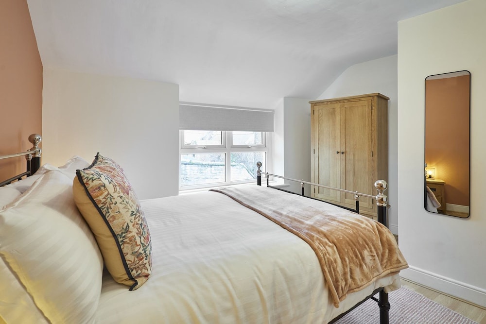 Host Stay Cedar Cottage