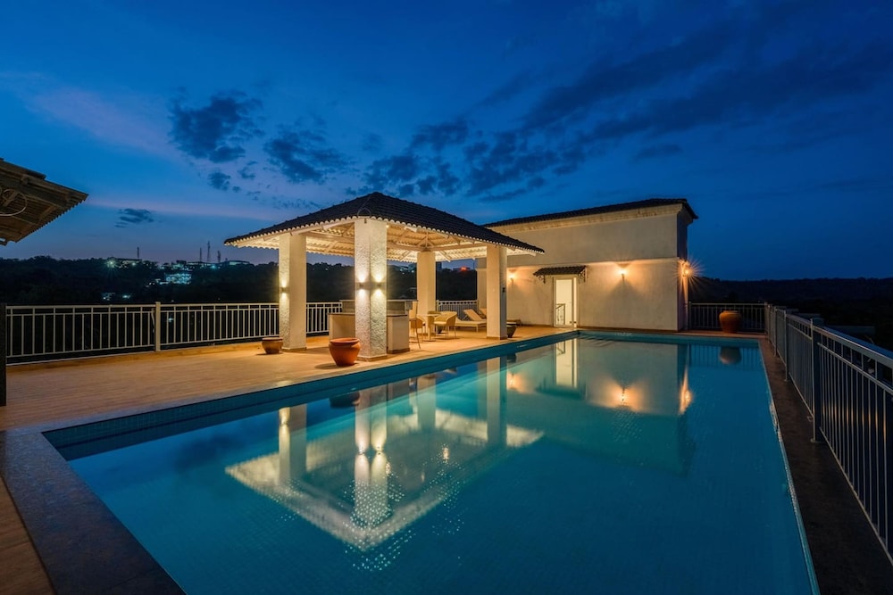 Irene Altezza by Hireavilla - 1BR w Pool Pilerne