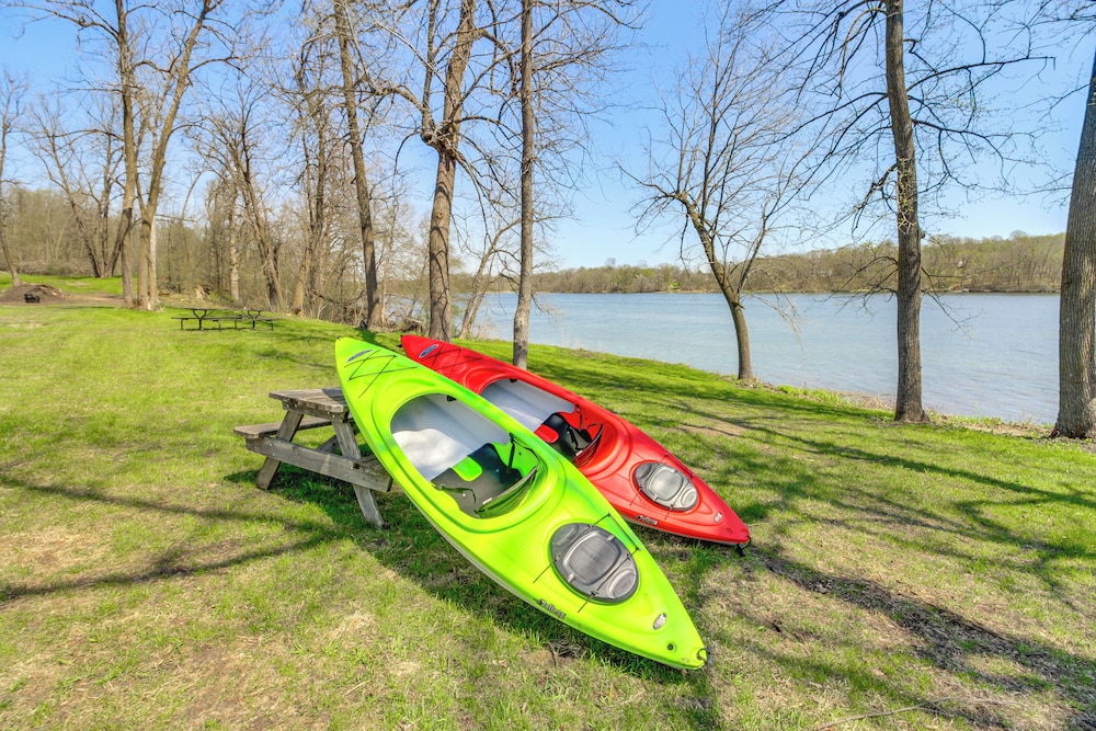 Lakefront Family Home w/ Boat Dock in Underwood
