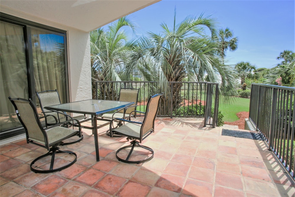 Beachside Towers at Sandestin by Panhandle Getaways