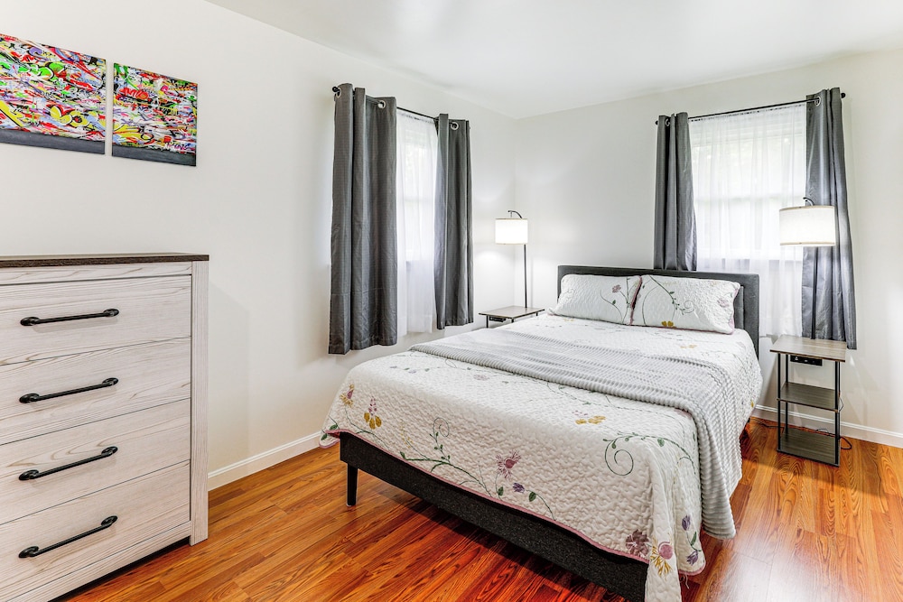 Getaway on 1/2 Acre w/ Deck in Georgetown