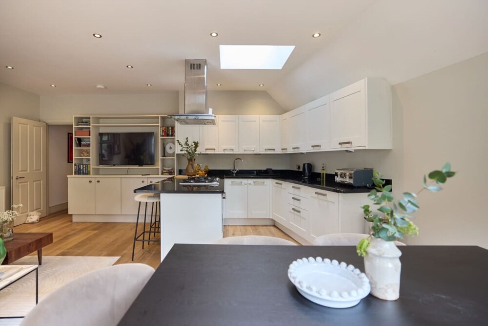 The Fulham Wharf - Glamorous 2bdr Flat With Garden