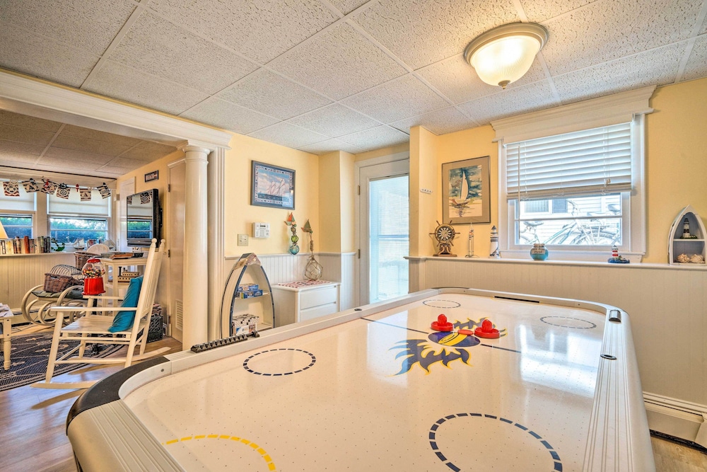 Charming East Falmouth Home: Walk to Private Beach