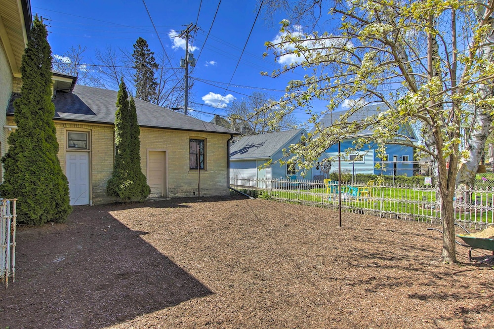 Apt w/ Shared Gas Grill, 2 Blocks to Dtwn! view 3