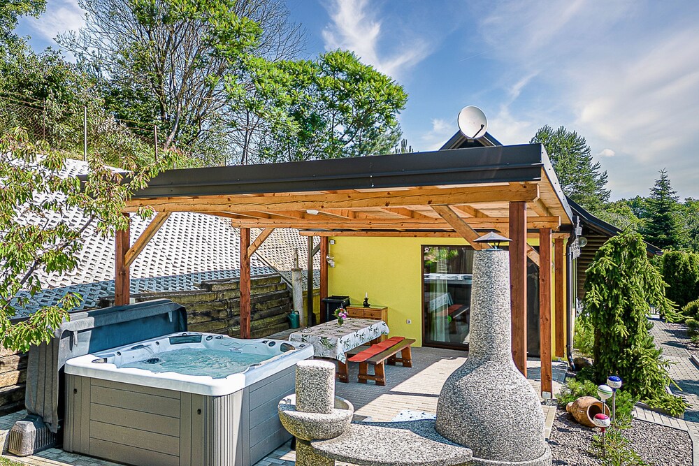 Ladybug House With Whirlpool