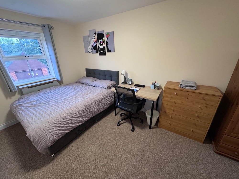 Sleeps8-familyfriendly-freeparking-30mintoheathrow