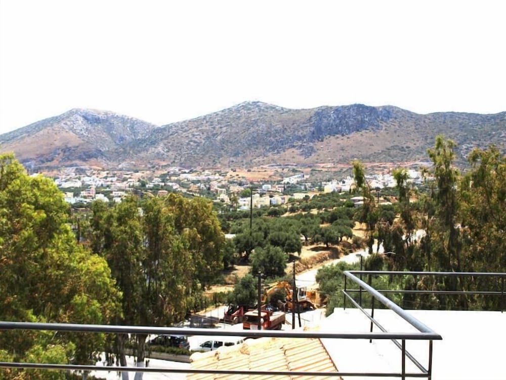 Haris Apartments