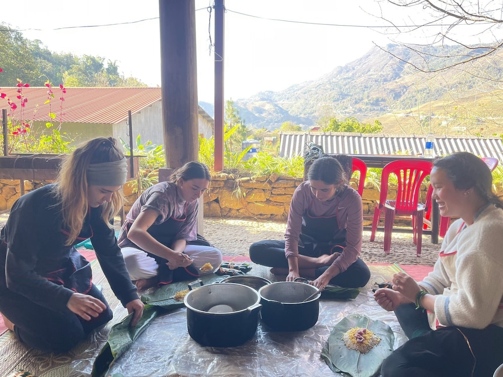 Bees Homestay Sapa & Trekking