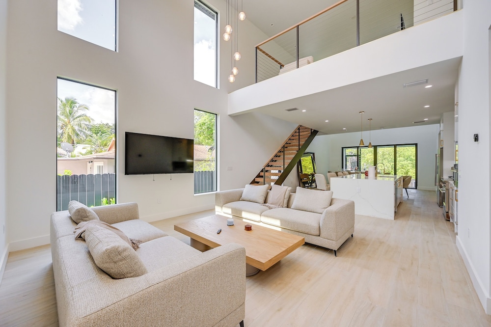 Walk to Celebration Park: Naples Home w/ Pool!