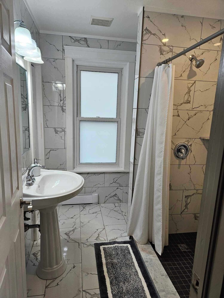 France and Flowers - Private 3-Bed Apartment