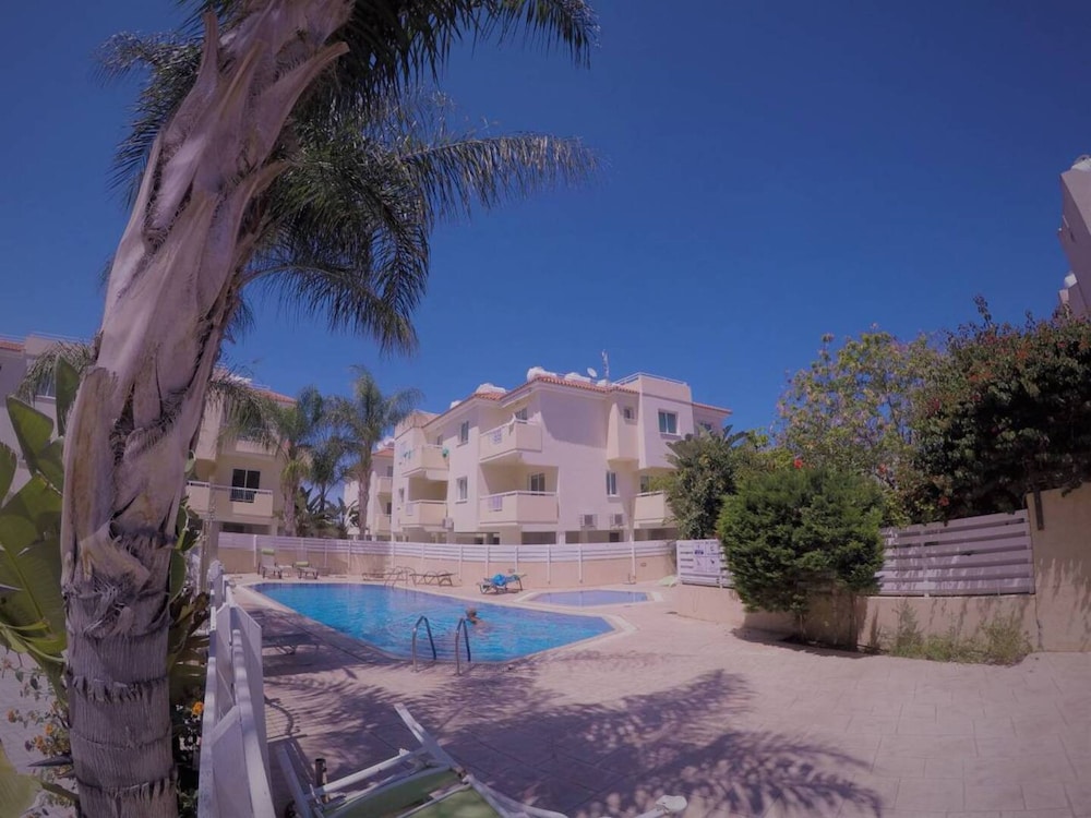 Andros Apt 2 Bed Free Wi-fi Safe Complex Pool