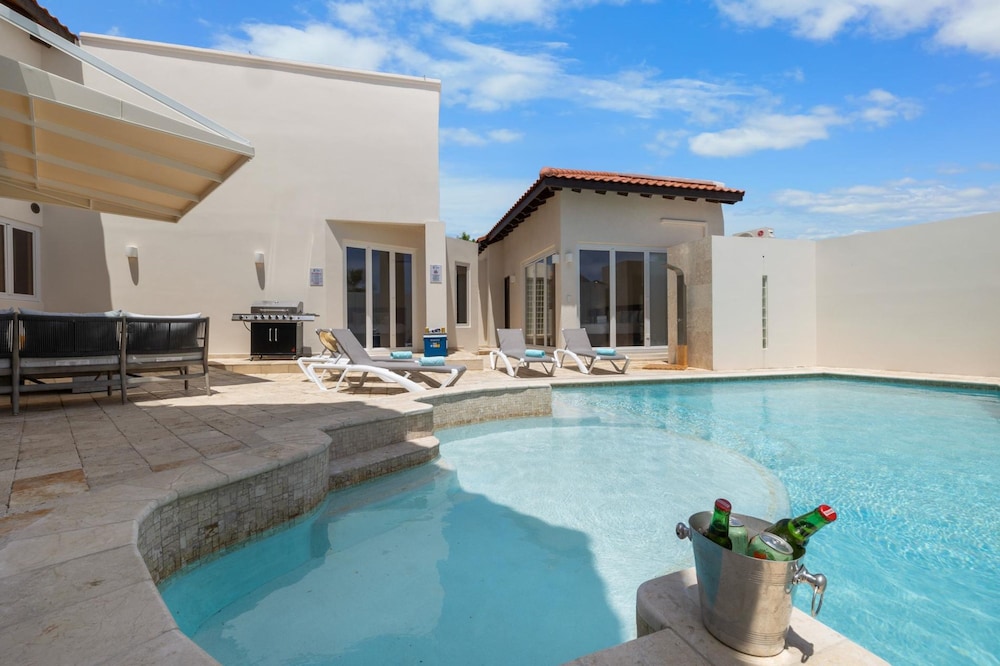 Designer Lux Villapoolbbq3 Min- Tres Trapi Bch